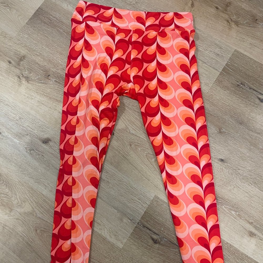 SUPER CUTE 70s style heart leggings in T&C. NEVER WORN! 20% off 3+ items